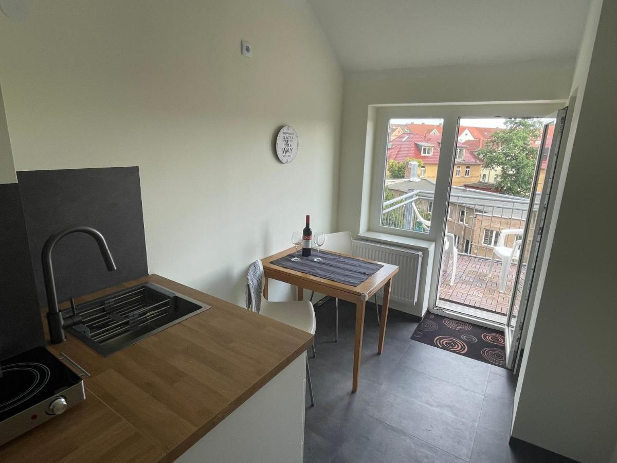 Schoene Neue 4 Zimmer Wohnung Mit Sued-Balkon Bis 8 Personen Naumburg  Exterior photo
