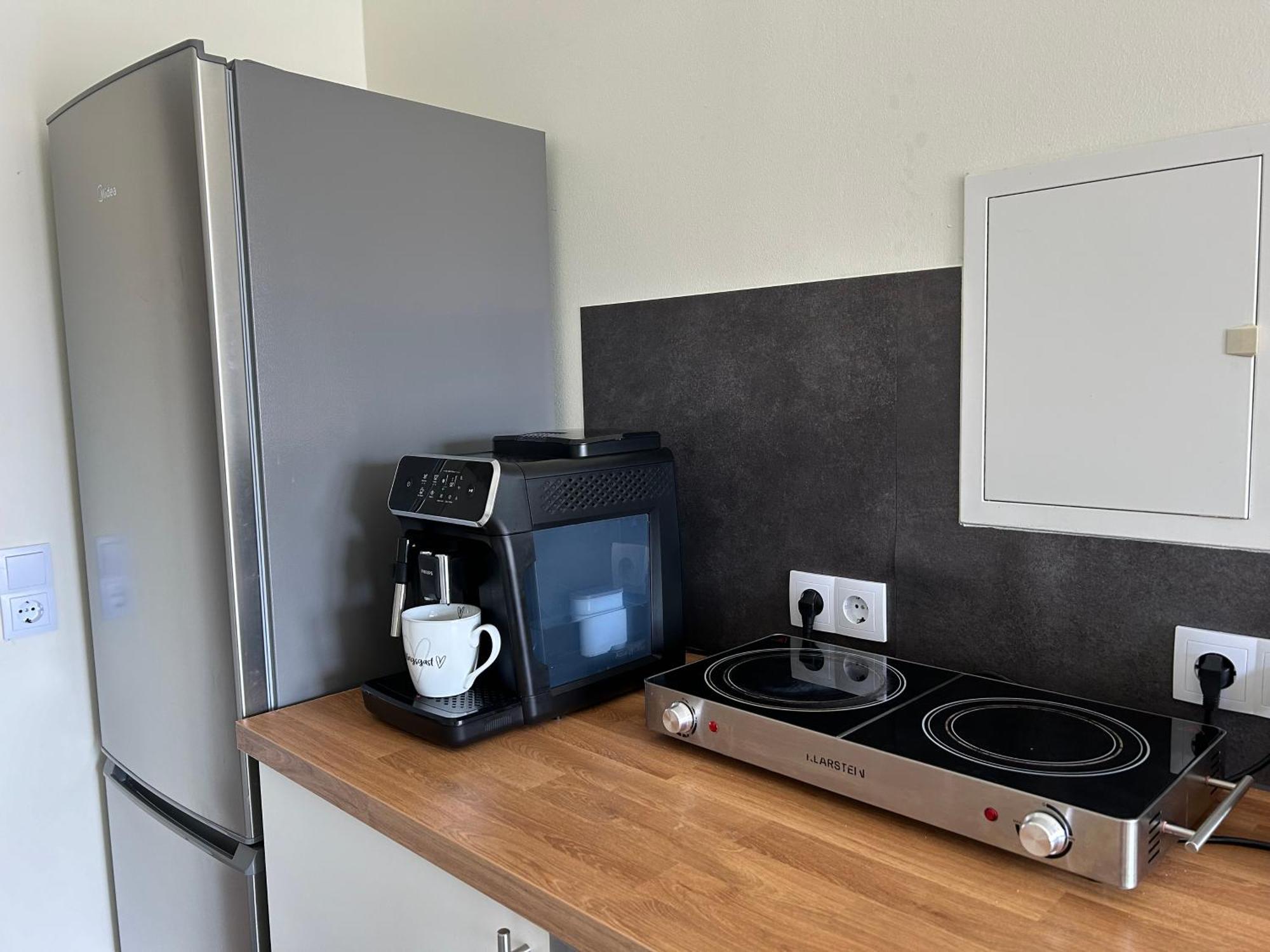 Schoene Neue 4 Zimmer Wohnung Mit Sued-Balkon Bis 8 Personen Naumburg  Exterior photo
