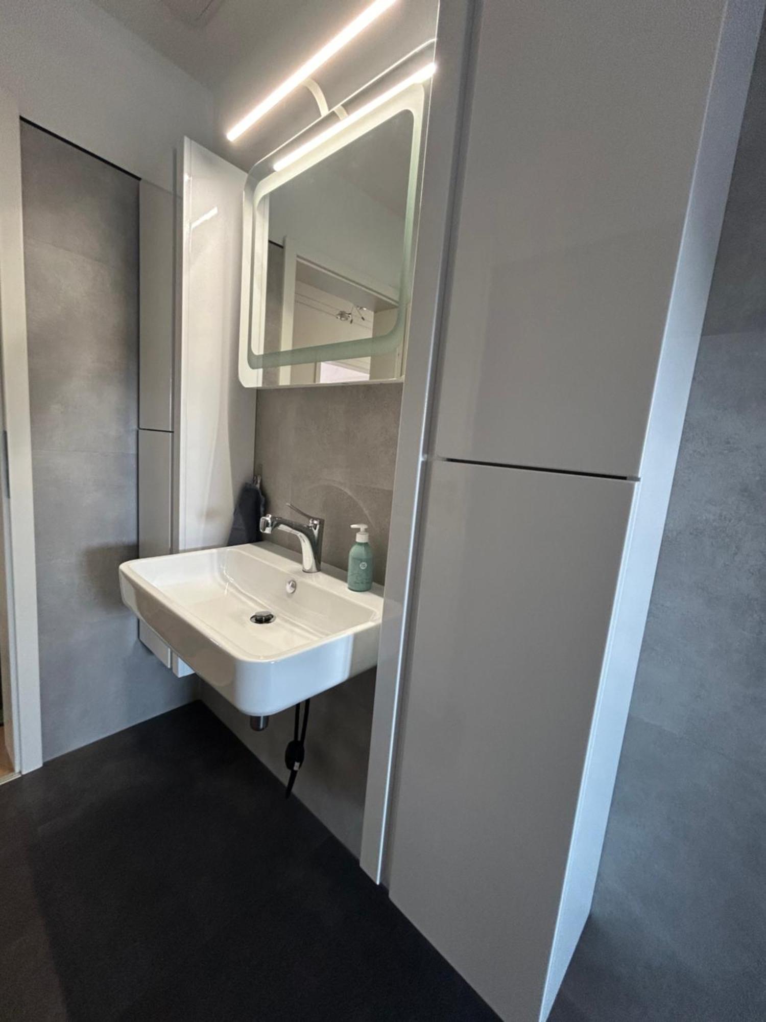 Schoene Neue 4 Zimmer Wohnung Mit Sued-Balkon Bis 8 Personen Naumburg  Exterior photo
