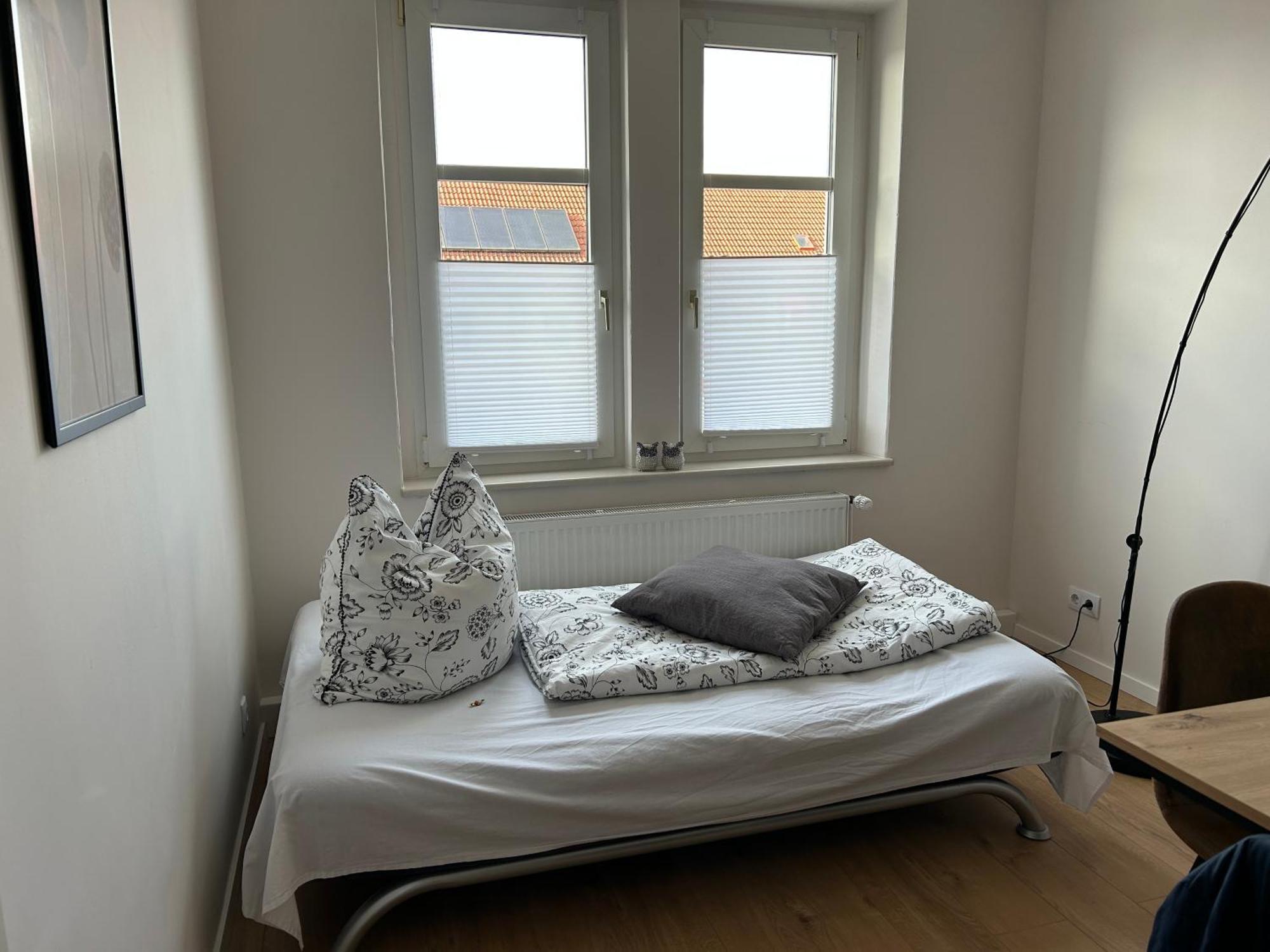 Schoene Neue 4 Zimmer Wohnung Mit Sued-Balkon Bis 8 Personen Naumburg  Exterior photo