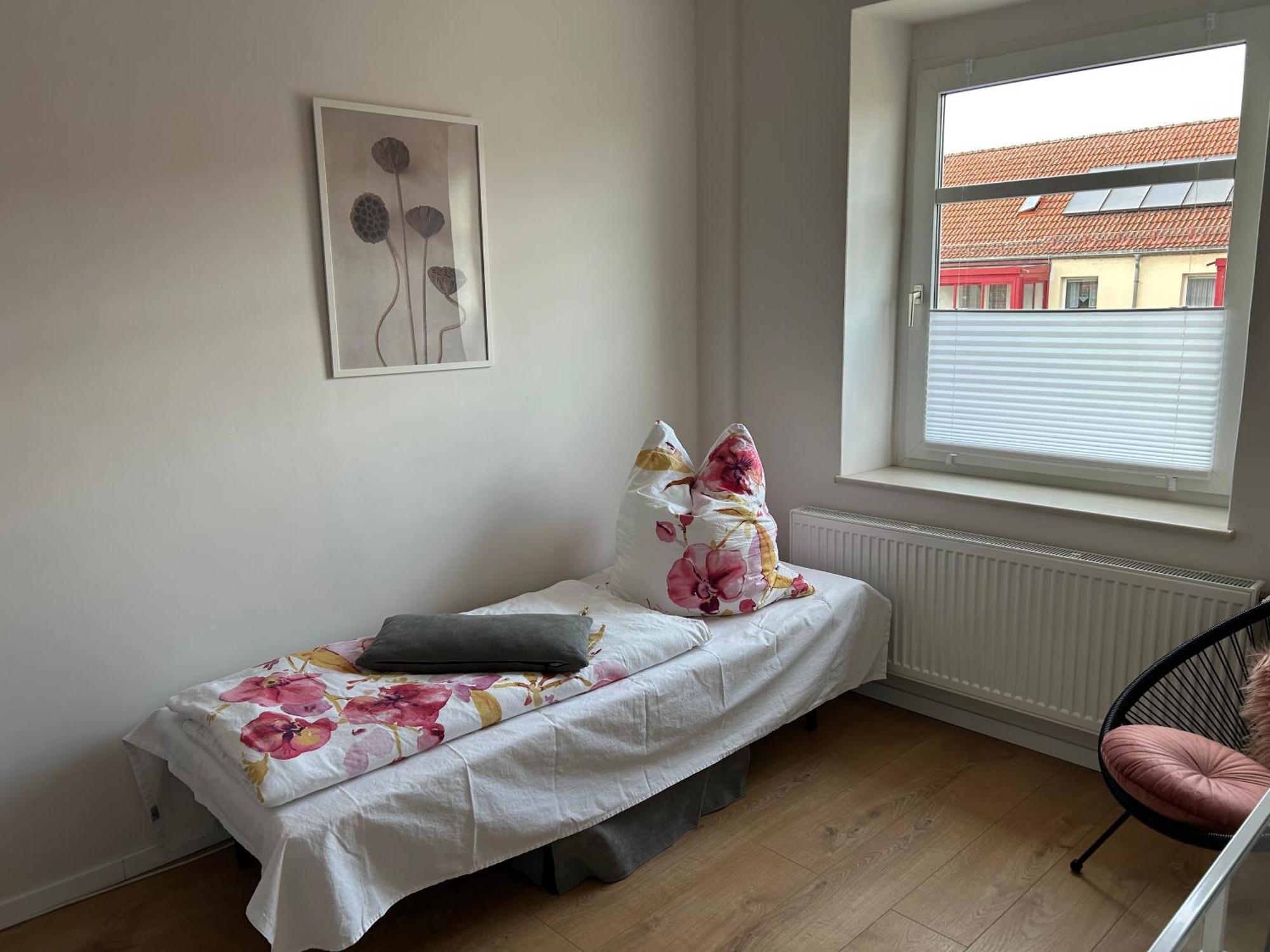 Schoene Neue 4 Zimmer Wohnung Mit Sued-Balkon Bis 8 Personen Naumburg  Exterior photo